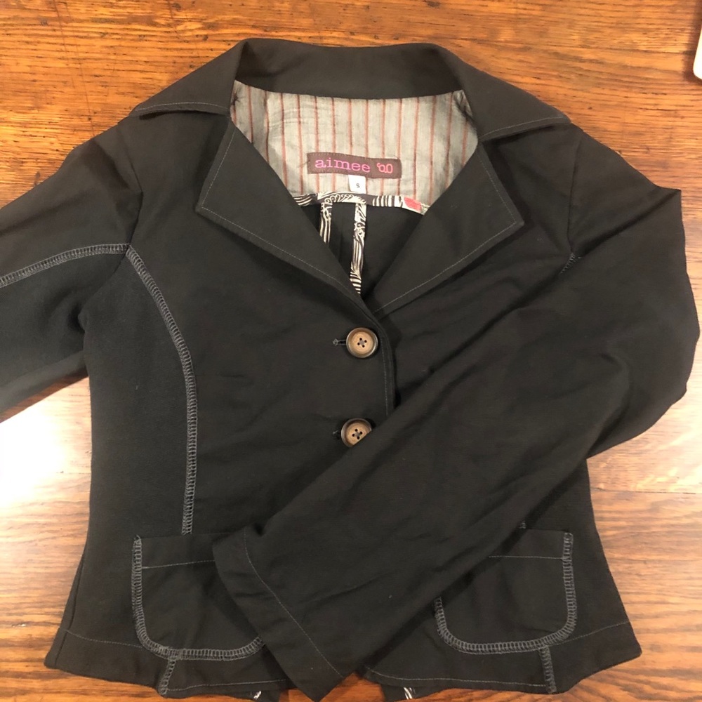 Cropped Contrast Stitch Blazer